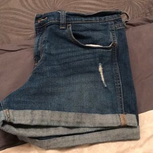 Old Navy 3” distressed short